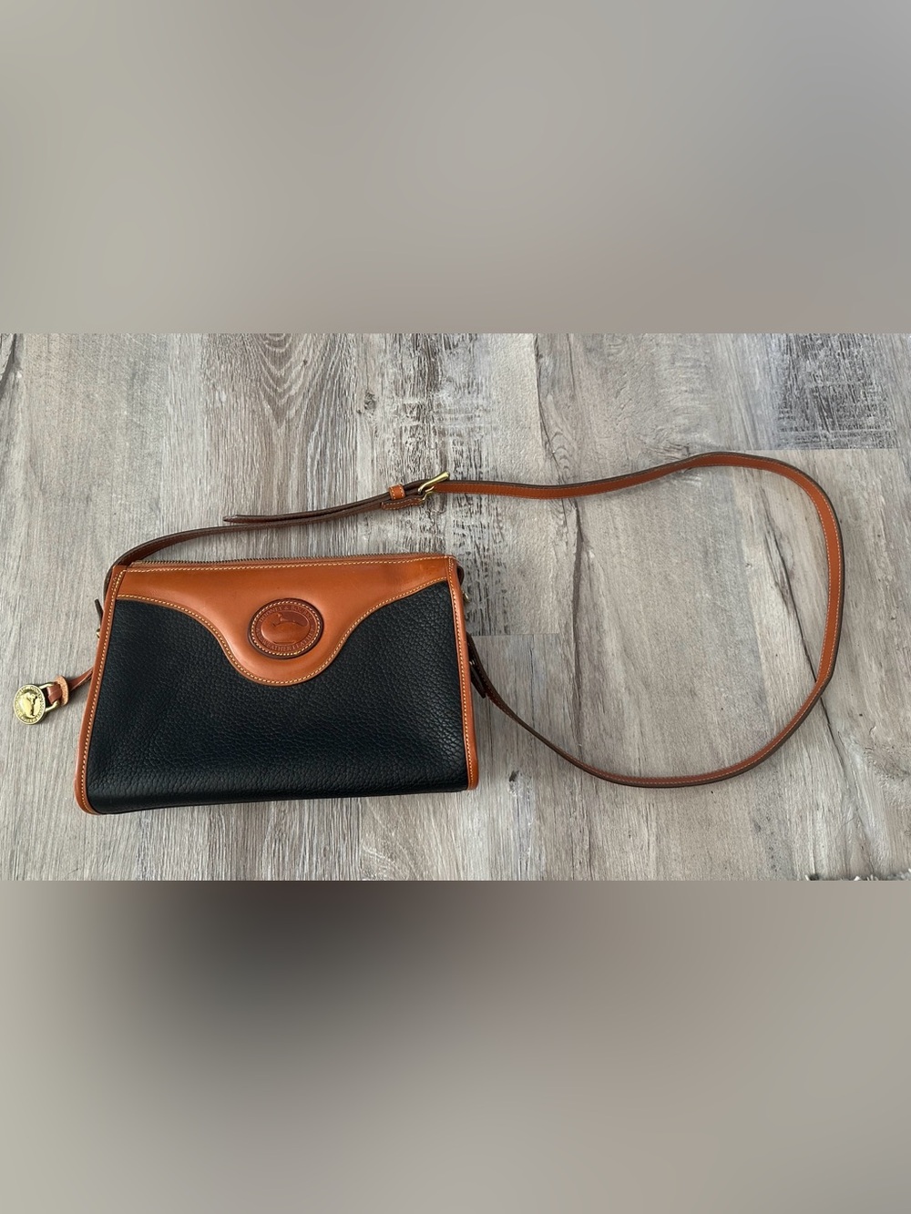 Vintage Dooney & Bourke AWL Black British Tan Leather Shoulder Bag USA